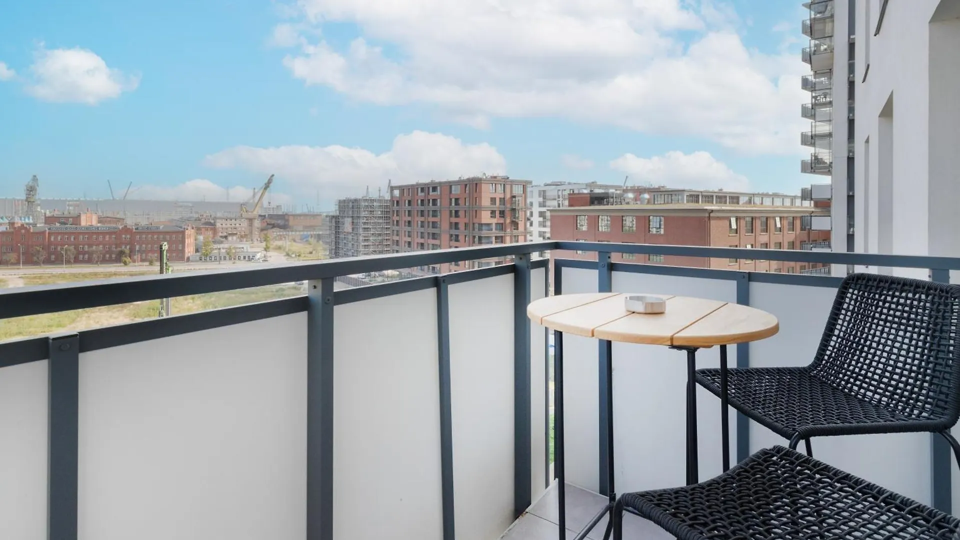 Walowa Bastion Studio With Parking By Noclegi Renters Danzica Polonia